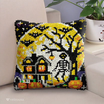 Veirousa Castle and Skeleton Latch Halloween Hook Pillow Kit