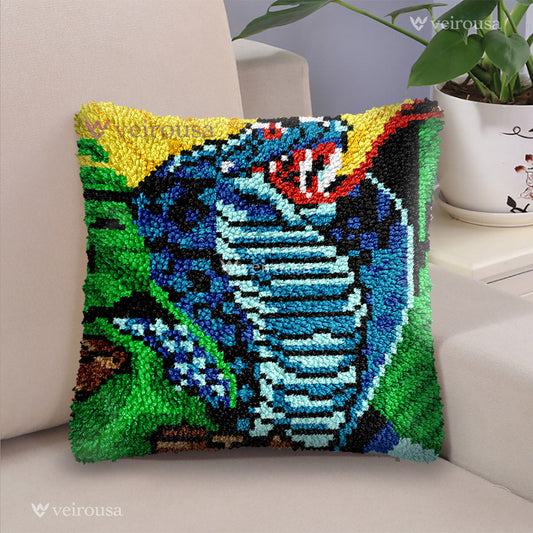 Veirousa Majestic Cobra Latch Hook Pillow Kit